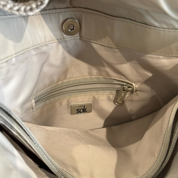 THE SAK Crochet Messenger Style Lined Magnetic Closure Zipper Pocket Crossbody - Picture 7 of 12